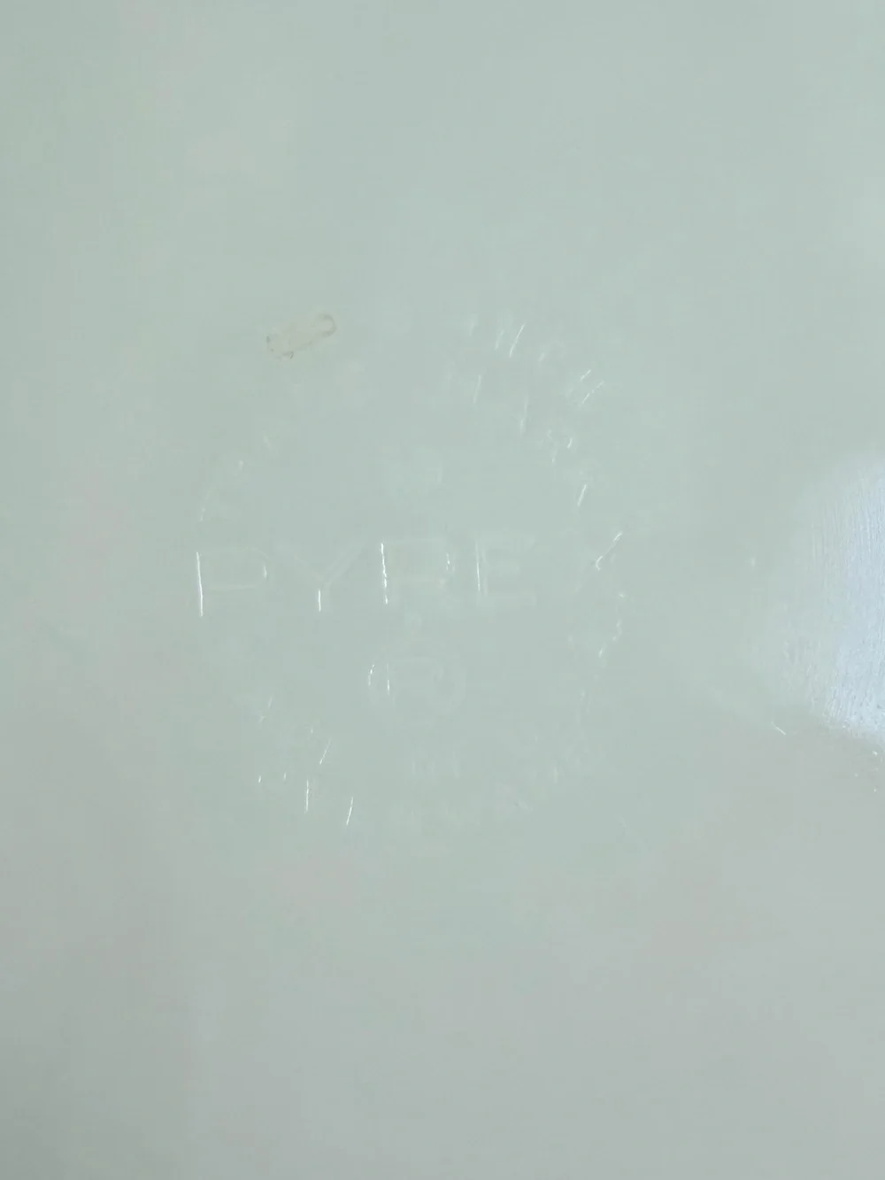 PYREX 1-1/2 Qt Pie Plate Lime Green and White #209 50s Vintage Retro MCM EUC